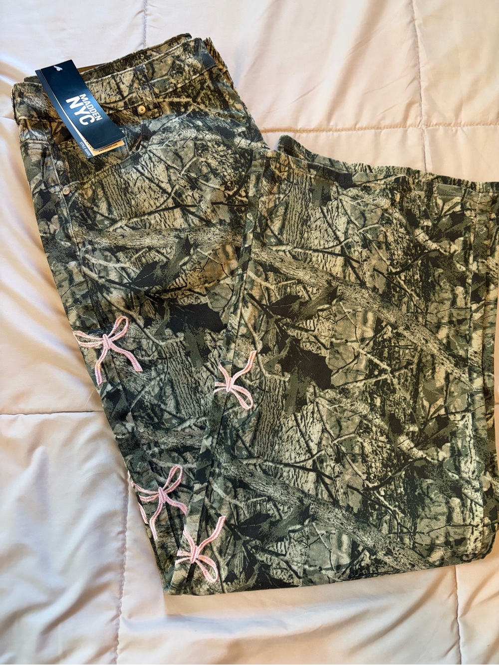 Madden NYC tree camo jeans with pink embroidered bows. Size 16 NWT